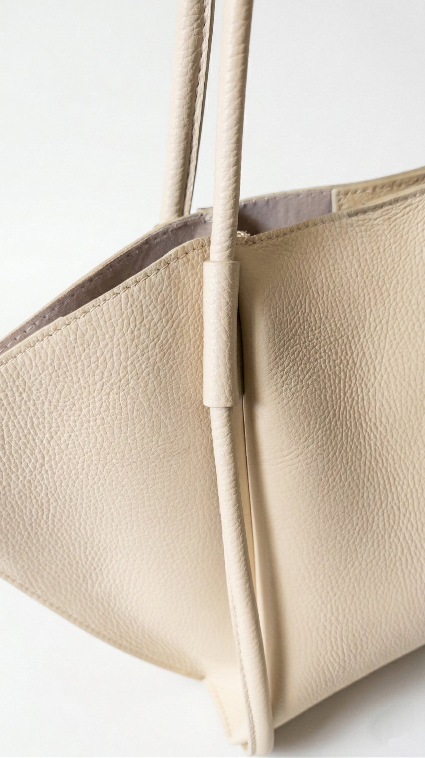 Soft Shoulder Bag in Genuine Dollaro Leather - Made in Italy - Art. 26062